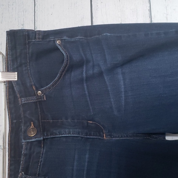 Vintage America Weekend Crop - Picture 2 of 10